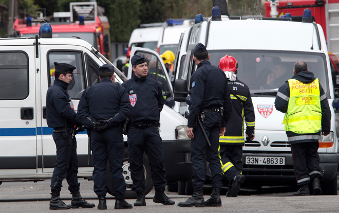 Во Франции задержали трех подозреваемых в нападении на военных в Орли