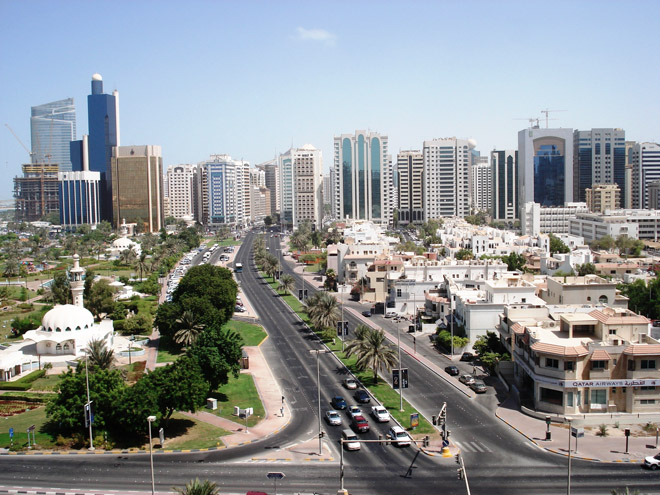 В Абу-Даби прошел первый в истории ОАЭ военный парад