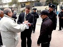 عکس: از برگزاری تظاهرات بدون مجوز جنبش غیر دولتی آذربایجان در مقابل سفارت ترکیه در باکو جلوگیری شد / حوادث