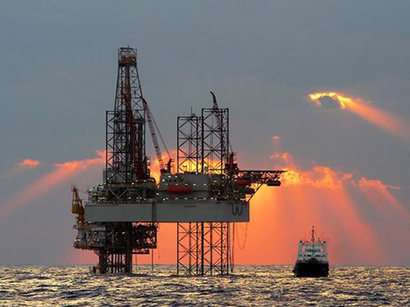 عکس: آذربایجان تاکنون 2.2 میلیارد بشکه نفت از خزر برداشت کرده است / آذربایجان