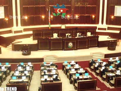 عکس: نمایندگان پارلمان آذربایجان خواهان مجازات توهین کنندگان به پرچم ملی آذربایجان در ترکیه میباشند / سیاست