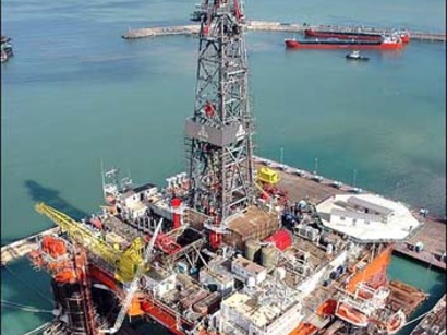 عکس: فوران گیر چاههای نفت ایران در دریای خزر نصب شد / Top News