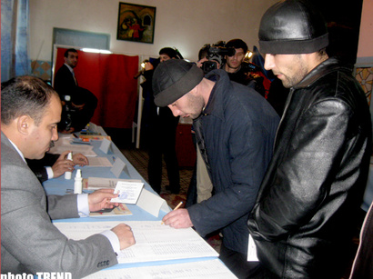 عکس: مدافع حقوق بشر آذربایجان: انتخابات شوراها در آذربایجان بر اساس قوانین کشور در حال برگزاری است / سیاست