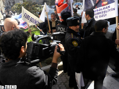 عکس: تظاهرات در مقابل سفارت ایران در باکو (تصویری) / ایران
