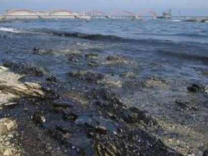 عکس: تامین تجهیزات برای پاکسازی اراضی آلوده به نفت در آذربایجان از سوی شرکت ایتالیایی انجام خواهد شد / انرژی