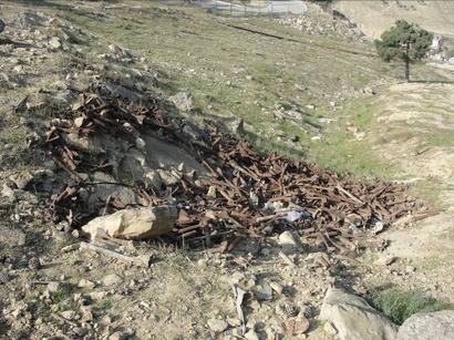 عکس: کشف مین و سایر تجهیزات نظامی در اراضی نزدیکی برج تلویزیونی باکو / حوادث