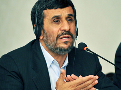 عکس: احمدی نژاد از عملکرد دولت بریتانیا در حوادث اخیر انتقاد کرد / ایران