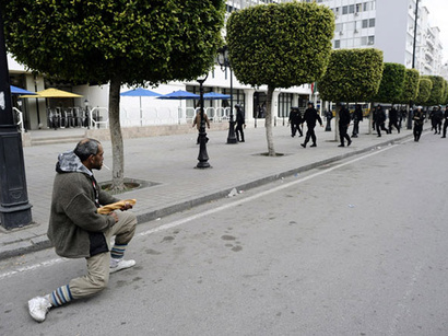 عکس: خانم پليسى كه با زدن سيلى انقلاب تونس را جرقه زد خواهان "محاكمه عادلانه" خود شد / کشورهای عربی
