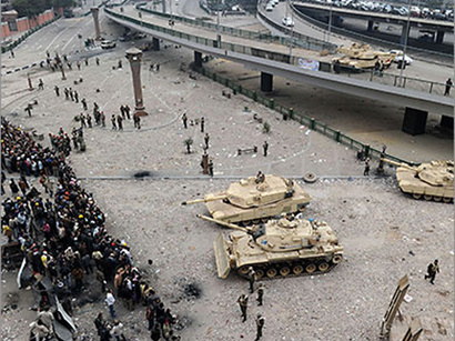 عکس: ارتش مصر پس از برقراری آرامش به تغییر وضعیت فوق العاده 30 ساله قول داد / کشورهای عربی