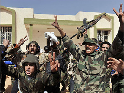 عکس: نیروهای مخالف قذافی شهر بریقه را به تصرف خود در آوردند / کشورهای عربی