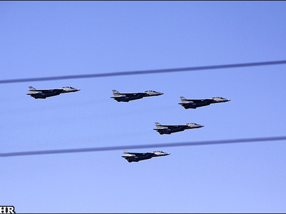 عکس: ارتش ایران با 'یک کشور دیگر' مانور هوایی برگزار می کند / سیاست