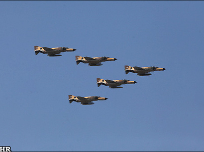 عکس: رژه جنگنده های ارتش در آسمان تهران / ایران