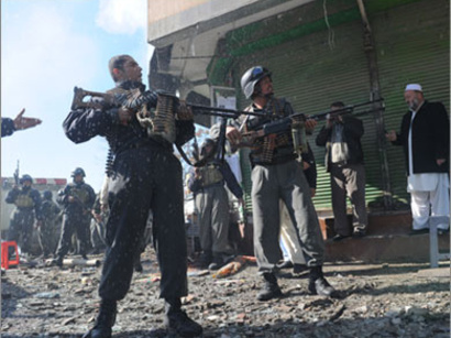عکس:  افراد مسلح 'شانزده مامور پلیس افغانستان را ربودند' / افغانستان