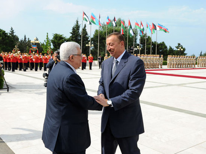 عکس: دیدار محمود عباس با رئیس جمهور آذربایجان (تصویری) / سیاست