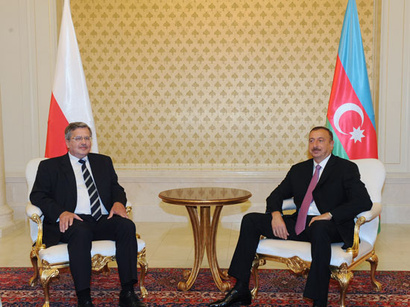 عکس: دیدار رؤسای جمهور آذربایجان و لهستان (تصویری) / سیاست