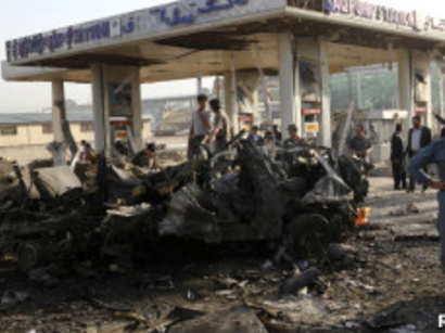 عکس: 'دست کم دوازده مسافر مینی‌بوس حامل خارجیان' در حمله انتحاری کابل کشته شدند / افغانستان