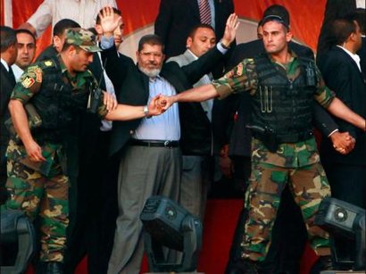 عکس: ادامه بازداشت حامیان مرسی؛ سوگند دولت موقت / کشورهای دیگر