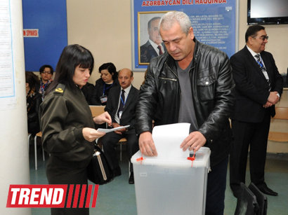 عکس: در چهار ساعت اول رای گیری انتخابات ریاست جمهوری 37 درصد از واجدین شرایط رای داده اند (تکمیلی) / آذربایجان
