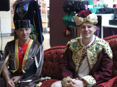 عکس: نمایشگاه لباس سنتی آذربایجان در آستانه آغاز بازیهای اروپایی «باکو 2015» (تصویری) / کشورهای دیگر