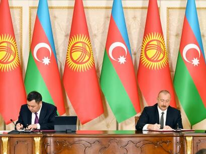 عکس: بین آذربایجان و قرقیزستان اسناد امضا شد

 / سیاست