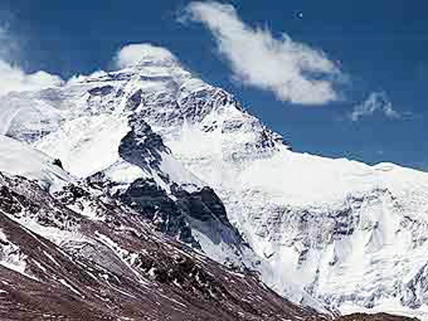 Застрявшая несколько дней назад у вершины в Гималаях французская альпинистка спасена