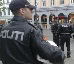 Мужчина, устроивший стрельбу в норвежской мечети, признает свою вину лишь частично