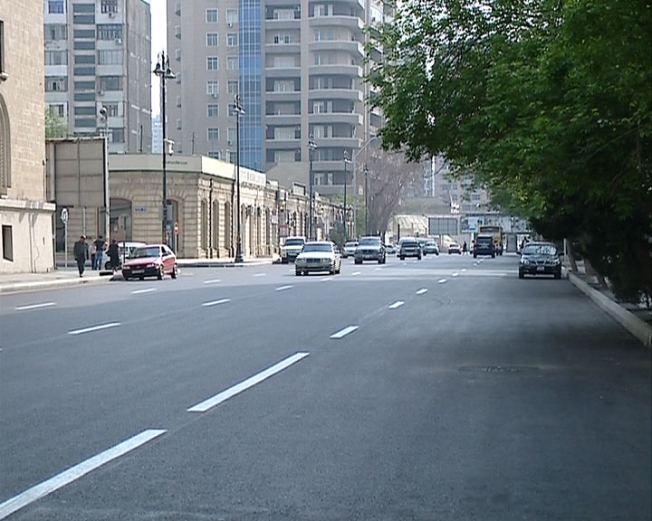 На одном из перекрестков Баку будет упорядочено движение транспорта