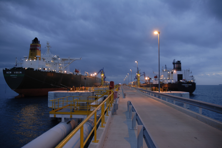 «Сургутнефтегаз» продаст SOCAR 80 тысяч тонн нефти марки Urals