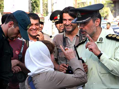 Iran's police arrest people violating Islamic dress code
