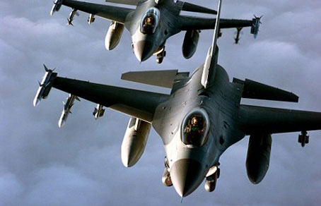 Авианосная группировка США бомбит позиции ИГ в Сирии