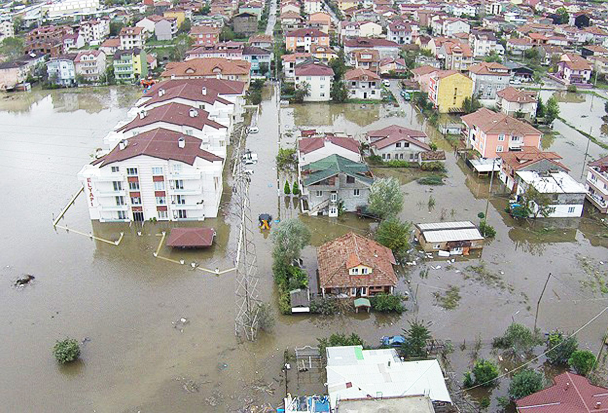 Шесть человек пострадали в результате наводнения в Анкаре