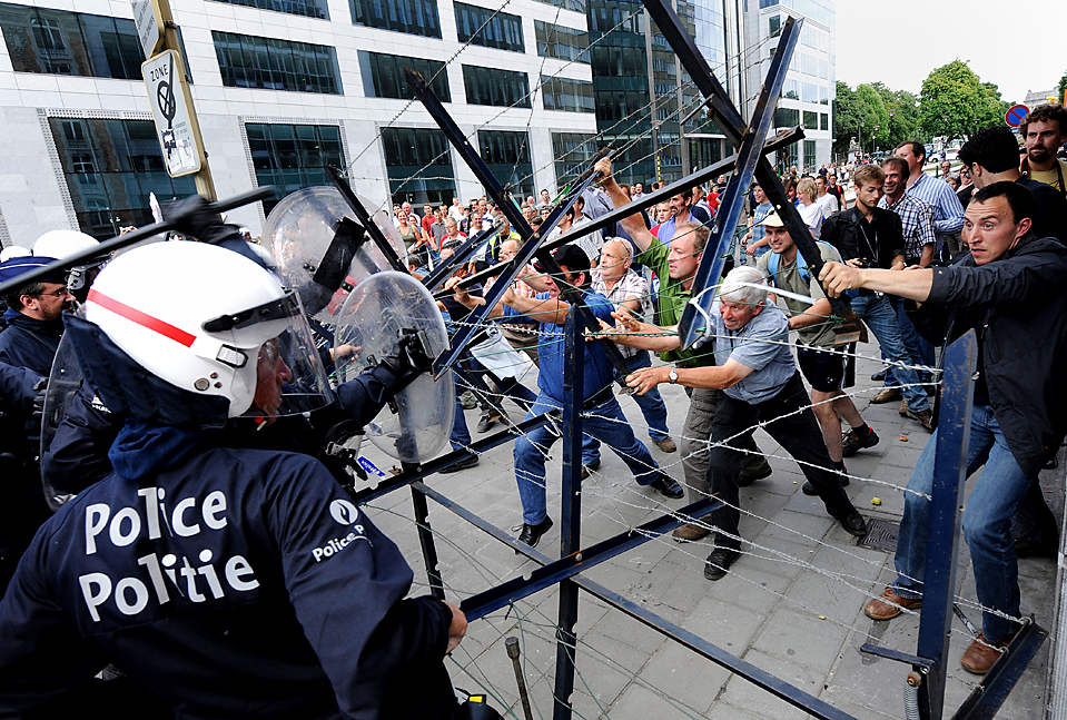 В Брюсселе полиция блокирует акцию 