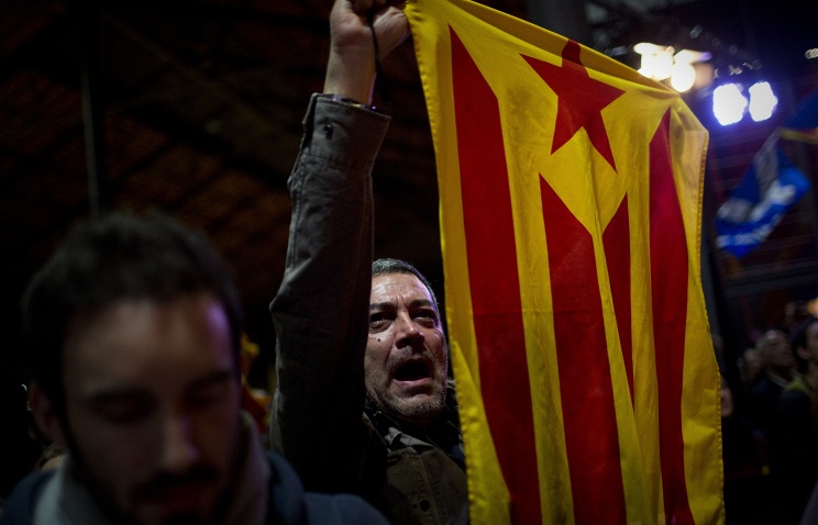Глава Каталонии предложил приостановить установление независимости