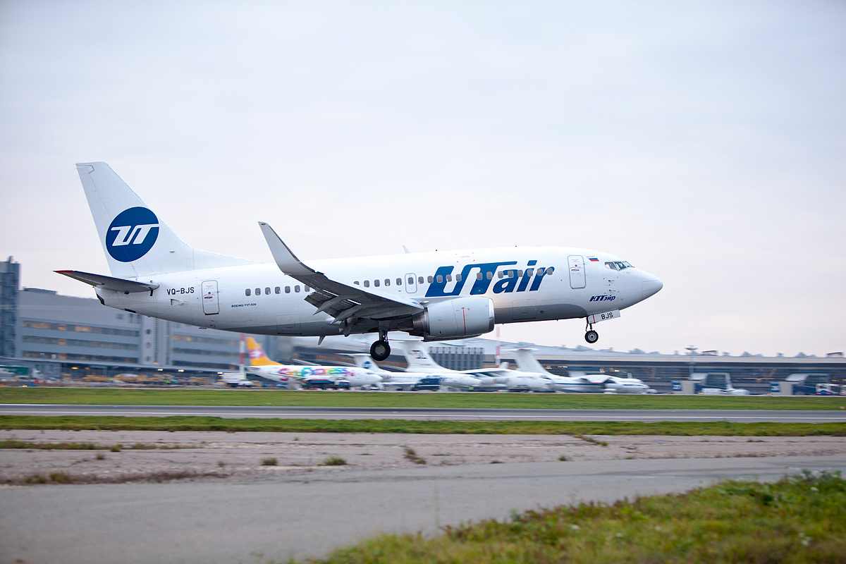 Самолет Баку - Сургут вынужденно сел в Уфе из-за ухудшения здоровья пассажира