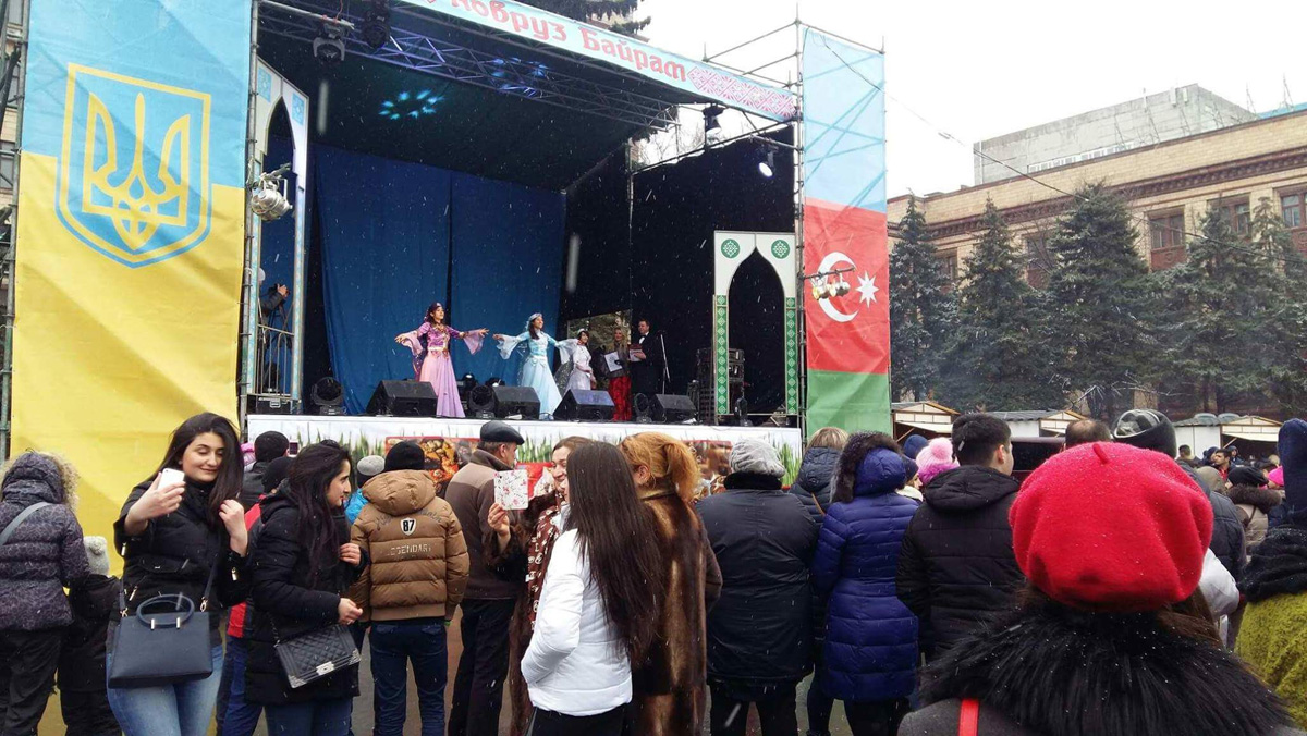 Ukraynanın Dnepr şəhərinin mərkəzi meydanında təntənəli Novruz festivalı ke ...