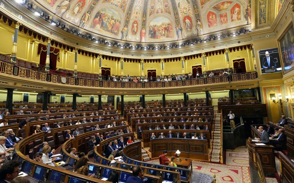 Парламент Испании обсудит вотум недоверия правительству 31 мая и первого июня