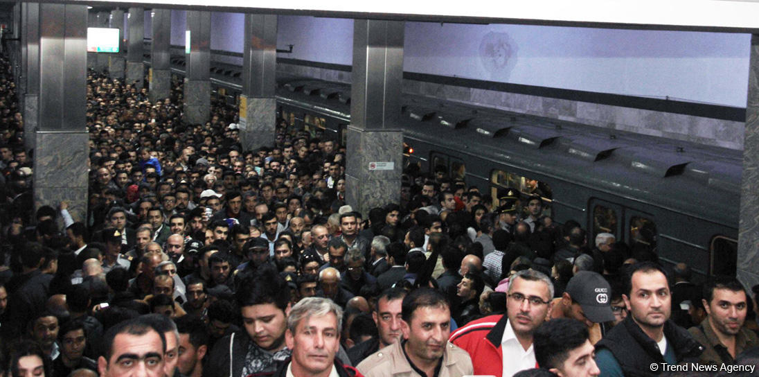 Metroda qatarda problem yarandı, sərnişinlər boşaldıldı